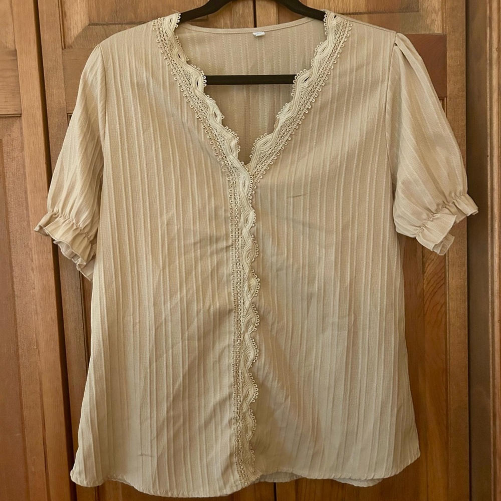 Women’s XL Boho/Bohemian, Hippie, Granola Tan Short Sleeve Shirt W/ Lace Detail